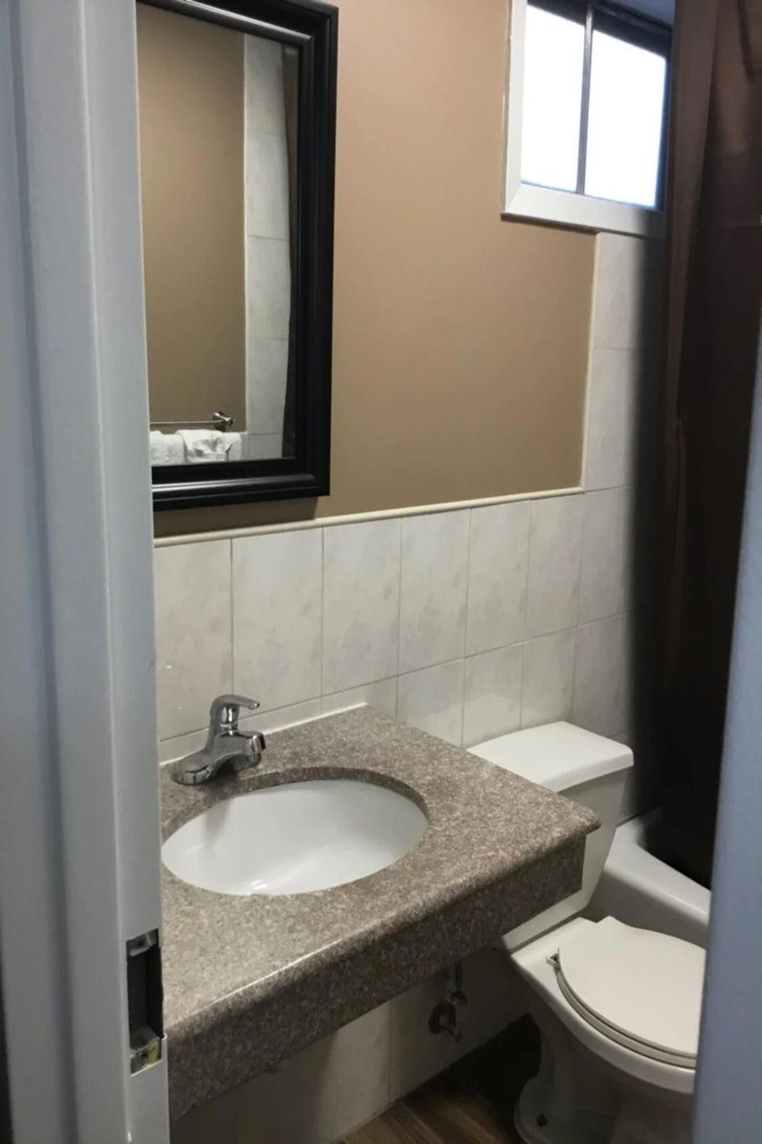 Americas Best Value Inn Avenel Woodbridge Exterior foto