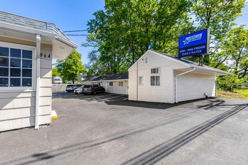 Americas Best Value Inn Avenel Woodbridge Exterior foto